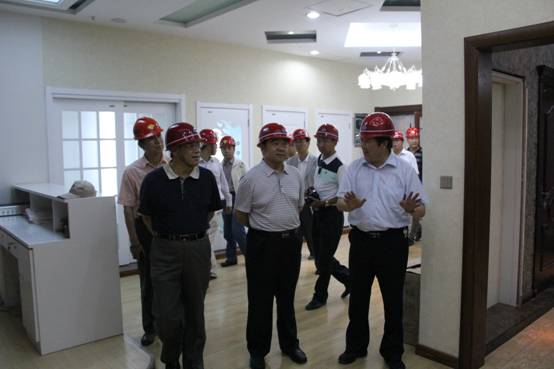 青海省經(jīng)濟委員會黨組書記、主任，省國資委  黨委副書記、副主任吳海昆實地考察物產(chǎn)集團重點項目